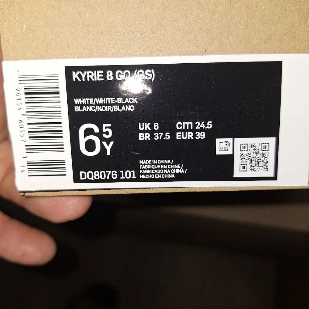 Nike Kyrie 8 GO (GS) White/White-Black new with the box In A 6.5Y.